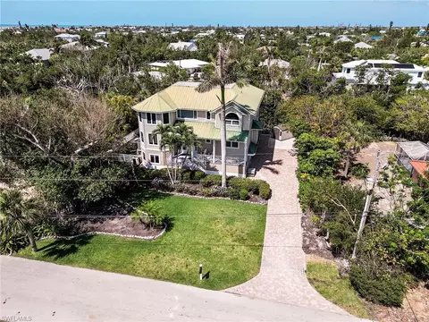 1111 Schooner Pl, Sanibel, FL 33957