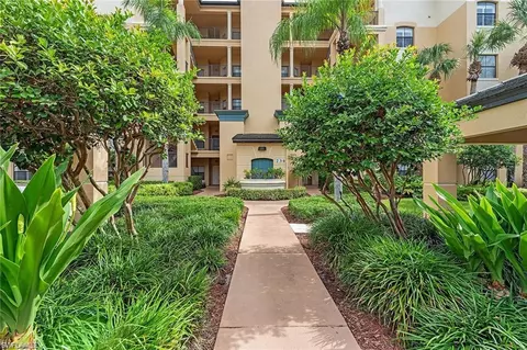 230 Vintage Cir #102, Naples, FL 34119