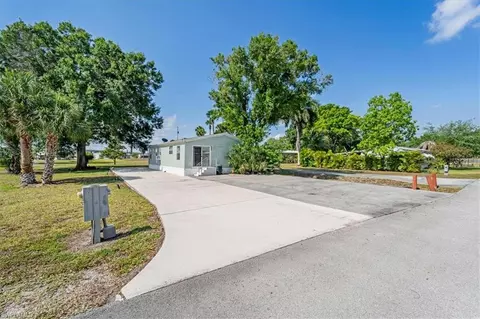 808 Renn Dr NW, Moore Haven, FL 33471 photo 4