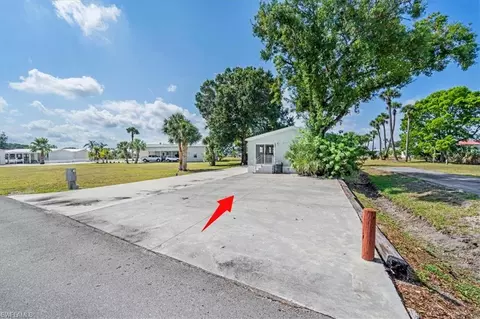 808 Renn Dr NW, Moore Haven, FL 33471 photo 3
