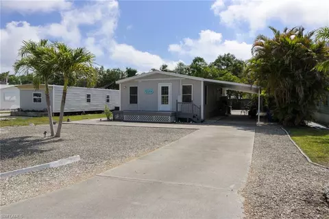 16061 Siesta Dr, Fort Myers, FL 33908