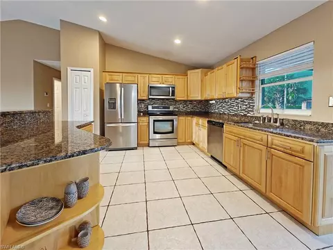 2019 NE 16th Pl, Cape Coral, FL 33909