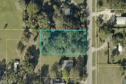 7714 Hart Dr N, Fort Myers, FL 33917