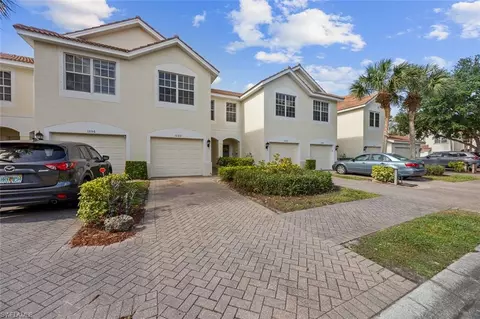 1260 Oxford Ln, Naples, FL 34105