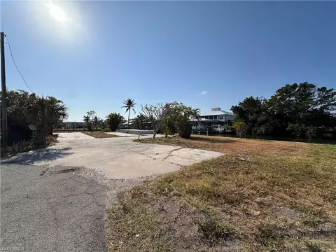2654 Heron Ct, Saint James City, FL 33956