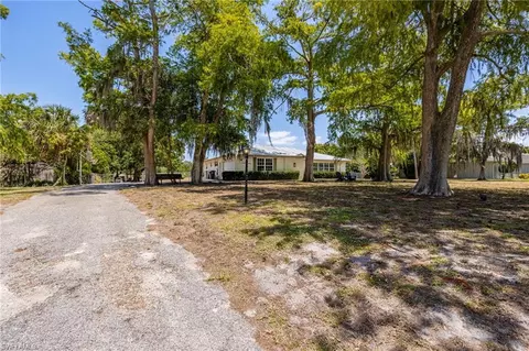 217 W Del Monte Ave, Clewiston, FL 33440