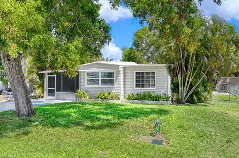 3 Sonderhen Dr, Naples, FL 34114