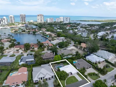 View/Area - 4711 Crayton Rd, Naples, FL 34103 photo 5 of 7