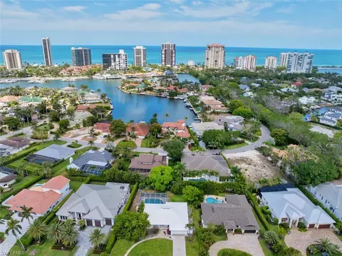 View/Area - 4711 Crayton Rd, Naples, FL 34103 photo 7 of 7
