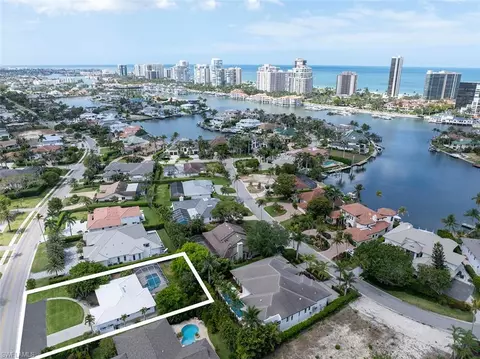 View/Area - 4711 Crayton Rd, Naples, FL 34103 photo 6 of 7