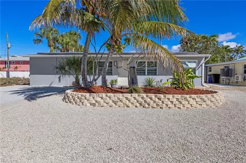 179 Hibiscus Dr, Fort Myers Beach, FL 33931