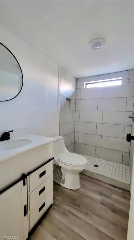 Bath - 1055 7th St, Okeechobee, FL 34974 photo 2 of 2