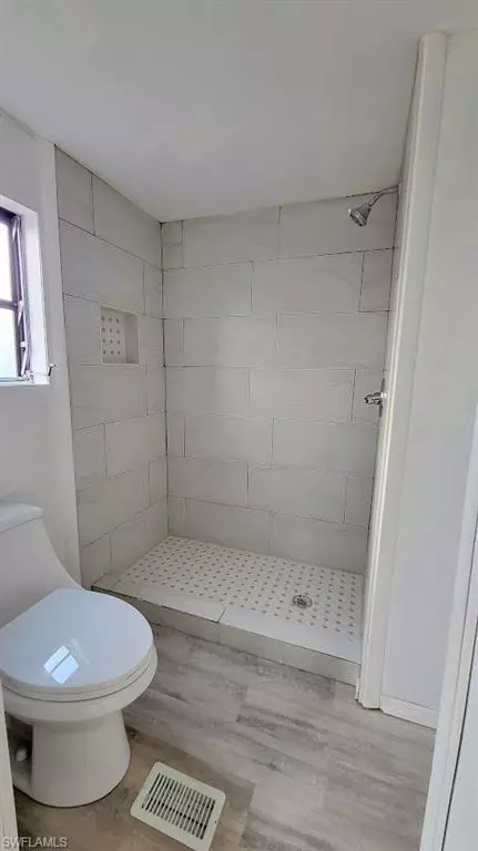 Bath - 1055 7th St, Okeechobee, FL 34974 photo 1 of 2