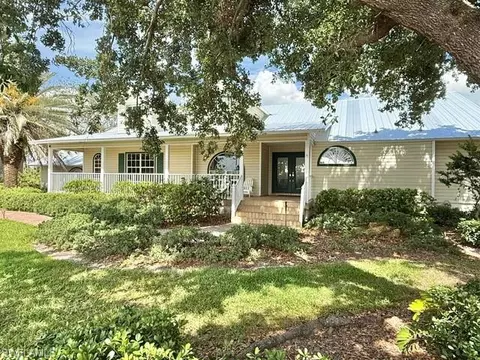 8625 S Lake Cir, Fort Myers, FL 33908