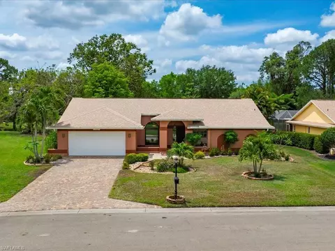 10421 Regent Cir, Naples, FL 34109