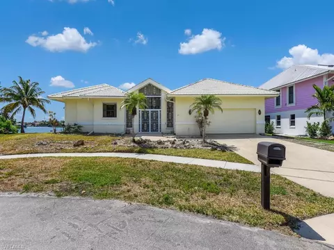 941 Moon Ct, Marco Island, FL 34145
