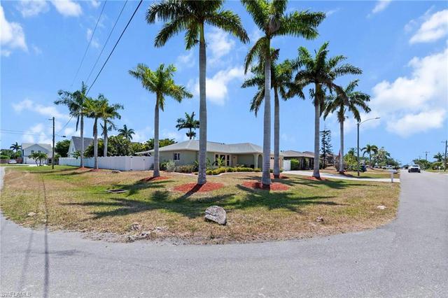 220 SE 21st St, Cape Coral, FL 33990