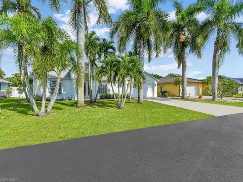 3521 SE Santa Barbara Pl, Cape Coral, FL 33914