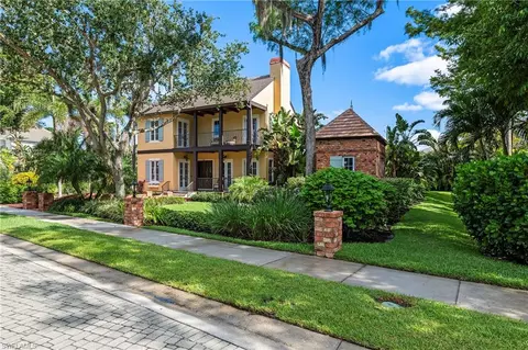 1419 Hemingway Pl, Naples, FL 34103