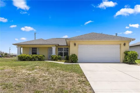706 Kismet Pkwy E, Cape Coral, FL 33909