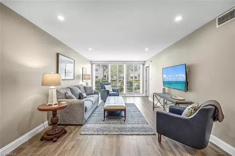 232 Banyan Blvd #232, Naples, FL 34102