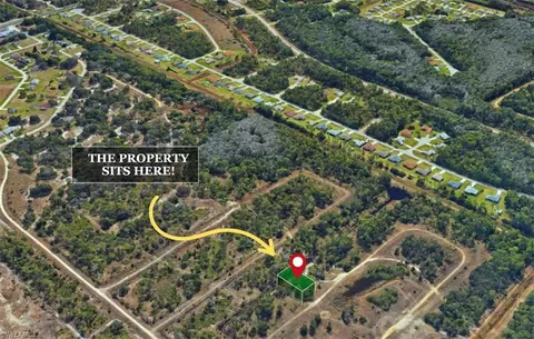 2124 E Dearborn Cir, Alva, FL 33920