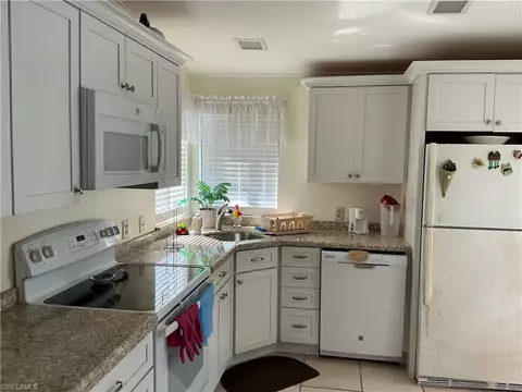 Kitchen - 237 Eagle Rd #237, Naples, FL 34114 photo 2 of 2
