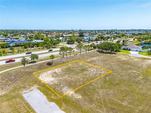 2417 SW 11th Pl, Cape Coral, FL 33914