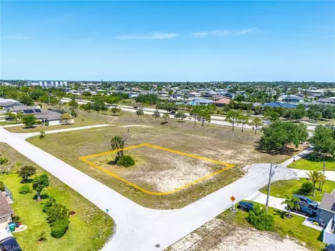 2422 SW 11th Ave, Cape Coral, FL 33914