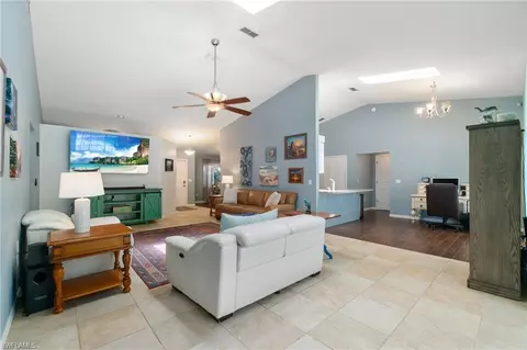3608 SE 8th Pl, Cape Coral, FL 33904