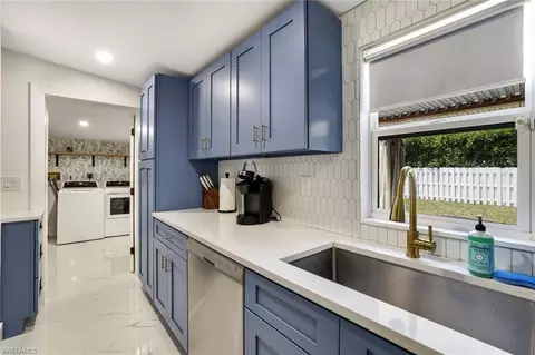 1300 Pine St, Naples, FL 34104 photo 9