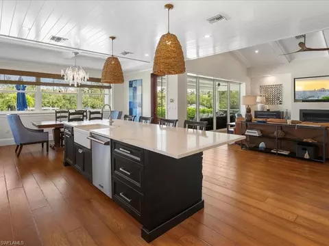Kitchen - 2195 Harbor Rd, Naples, FL 34104 photo 4 of 5