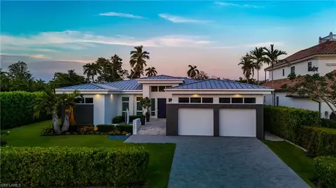1807 Snook Dr, Naples, FL 34102