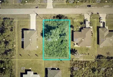 870 Chantilly St E, Lehigh Acres, FL 33974