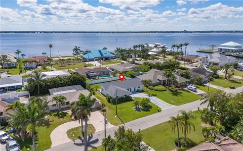 3513 SE 22nd Ave, Cape Coral, FL 33904