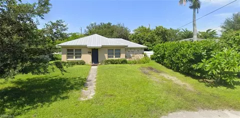895 11th St N, Naples, FL 34102