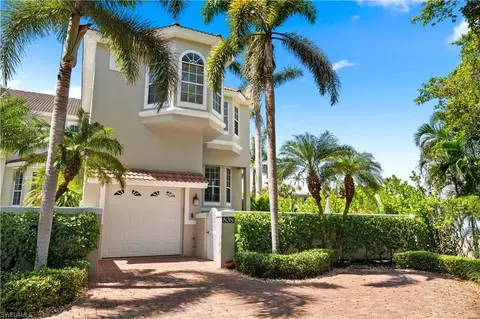 838 9th Ave S, Naples, FL 34102