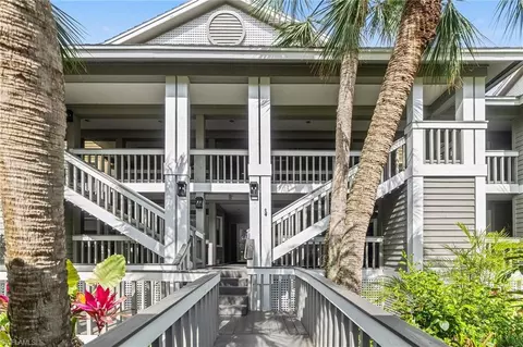 664 Wiggins Bay Dr, Naples, FL 34110