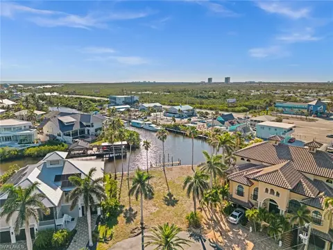 17890 Grey Heron Ct, Fort Myers Beach, FL 33931