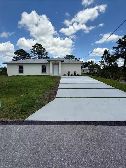 3104 43rd St W, Lehigh Acres, FL 33971