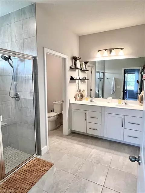 Bath - 9712 Parrish Glenn, Parrish, FL 34219 photo 1 of 2