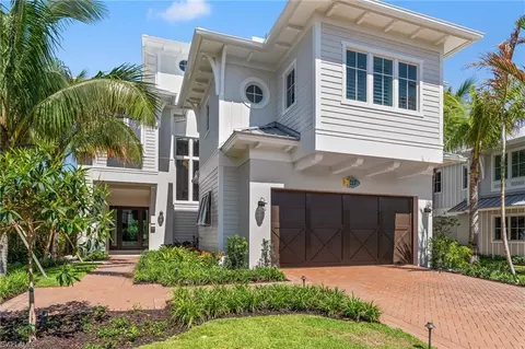 217 13th St S, Naples, FL 34102
