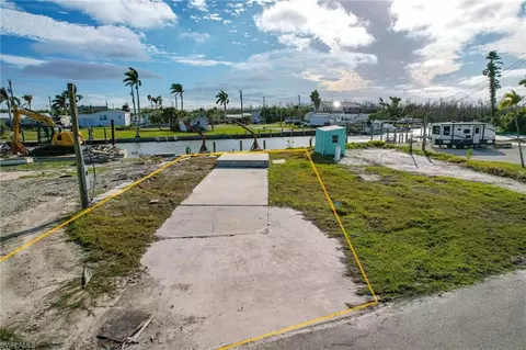 3913 Areca Dr, Saint James City, FL 33956