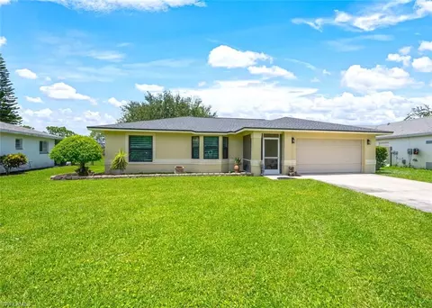 725 Grove Dr, Naples, FL 34120