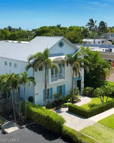 242 2nd Ave S, Naples, FL 34102