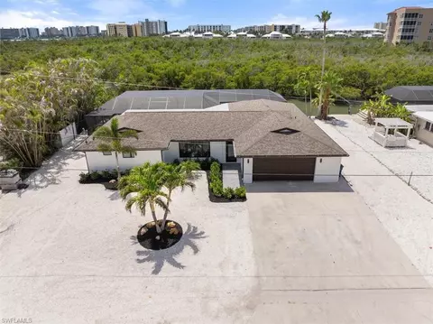 52 Fairview Blvd, Fort Myers Beach, FL 33931