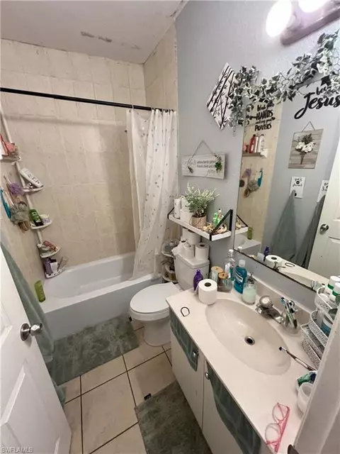 Bath - 1716 48th St SW, Naples, FL 34116 photo 3 of 4