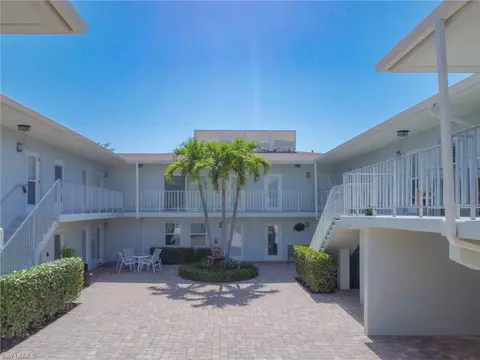 618 12th Ave S #618, Naples, FL 34102