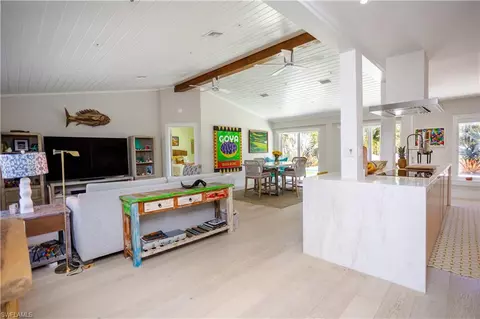 5880 Shady Oaks Ln, Naples, FL 34119