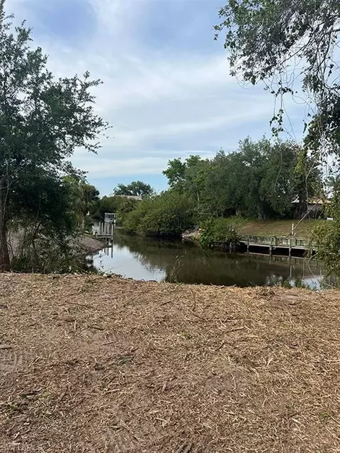 20565 Casaly Dr, Alva, FL 33920